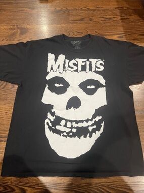 Black Short-Sleeve Skull Graphic Tee - Men
